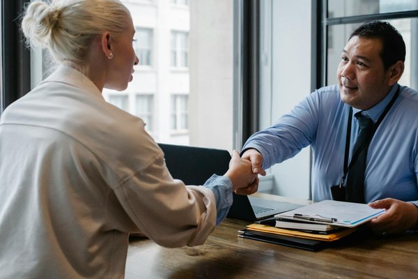 Comment les entreprises de nettoyage de vitres peuvent-elles adopter des technologies écologiques pour améliorer l'efficacité ?