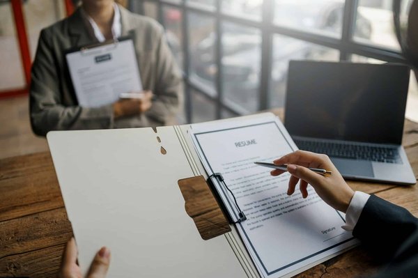 Cabinet de recrutement communication et marketing : comment il organise le processus ?